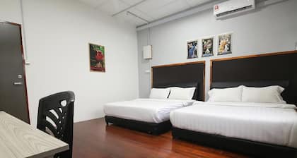 Comfortable Family Room for 4 People in Kuching With Ac - Amida Point Services