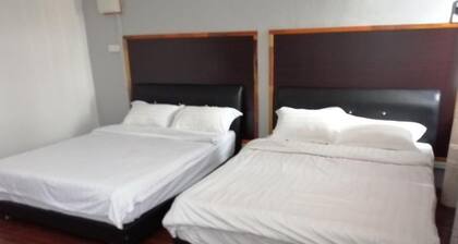 Comfortable Family Room for 4 People in Kuching With Ac - Amida Point Services