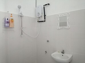 Bathroom - Central Double Room With Ac (Kuching)