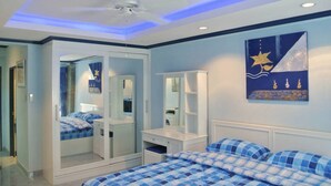 A bedroom with a bed, a wardrobe, a desk, and a mirror. - Jomtien Beach Condominium A2 Floor 12 Room 19 Studio (Pattaya)