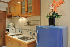 Condo, 1 Bedroom | Private kitchen
