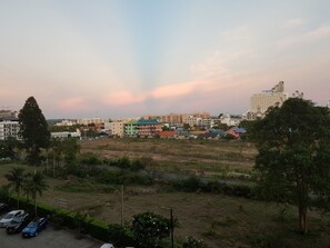 บนชายหาด