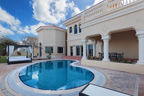 Maison Privee - Palm Jumeirah Beach Front XL Villa w/Prvt Pool