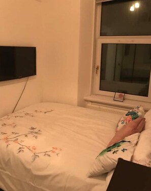 1 bedroom, desk, iron/ironing board, WiFi