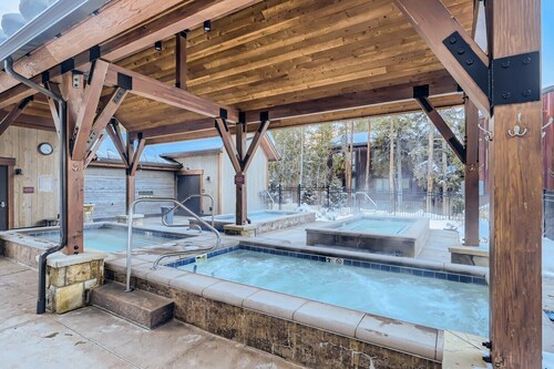 Family Friendly Retreat Short Walk to Lifts & Town
