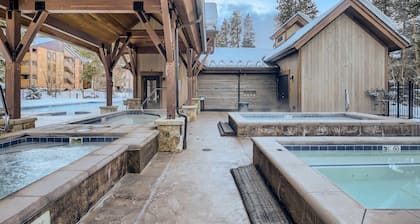 Family Friendly Retreat Short Walk to Lifts & Town