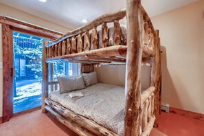 3 habitaciones, decoración personalizada y muebles diferentes 