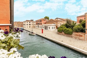 Pool - Canal View Apartment with Great Terrace near Arsenale (Venecia)