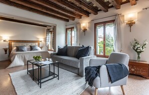 TV - Canal View Apartment with Great Terrace near Arsenale (Venecia)