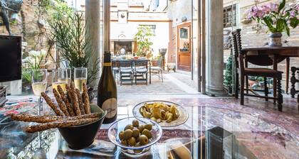 Sophisticated Venetian House with Private Courtyard