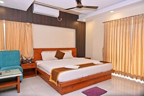 Hypo-allergenic bedding, free WiFi, bed sheets - Hotel Silver Land New Digha (Kanthi)