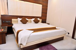 Hypo-allergenic bedding, free WiFi, bed sheets - Hotel Silver Land New Digha (Kanthi)