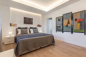 2 bedrooms, iron/ironing board, free WiFi, bed sheets - Distinctive Penthouse with Elevator Terrace and View (Venecia)