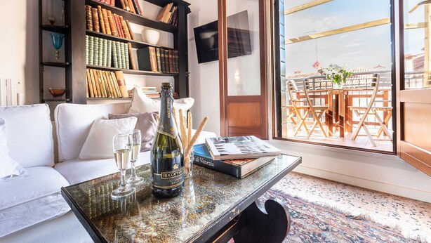 Interior - Distinctive Penthouse with Elevator Terrace and View (Venecia)