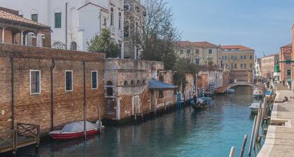 Prestigious 6 Bedroom House with View in Dorsoduro
