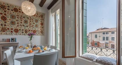 Prestigious 6 Bedroom House with View in Dorsoduro