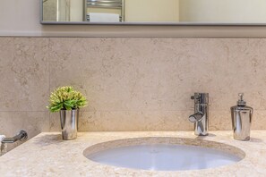 Bathroom - A charming apartment nestled in the historic center of Venice (Venecia)