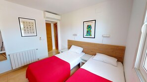3 bedrooms, in-room safe, iron/ironing board, free WiFi