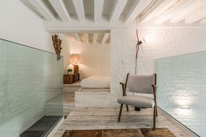 2 bedrooms, iron/ironing board, free WiFi, bed sheets - Stylish Apartment with Industrial-Vintage Furniture (Venecia)