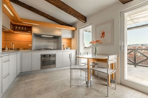 Fridge, microwave, oven, stovetop