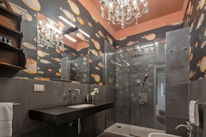 Vasca, asciugacapelli, bidet, asciugamani