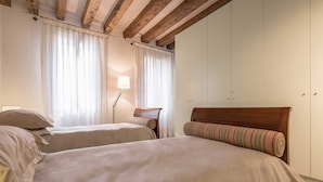 1 bedroom, iron/ironing board, WiFi (free), bed sheets - Minimalist Bright and Spacious Designer Home (Venecia)