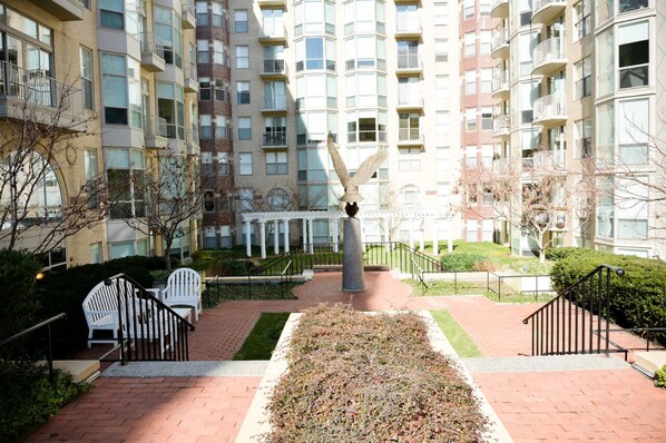 Apartment, 2 Bedrooms | Property grounds