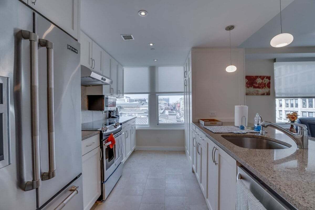 Apartment, 2 Bedrooms | Private kitchen | Fridge, oven, coffee/tea maker, toaster