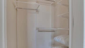 Apartment, 2 Bedrooms | Interior