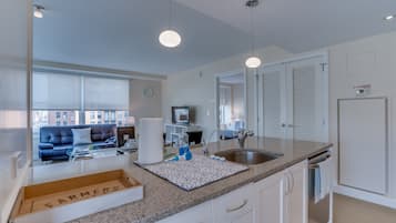 Apartemen, 2 kamar tidur | Dapur pribadi | Lemari es, oven, mesin pembuat kopi/teh, dan pemanggang roti