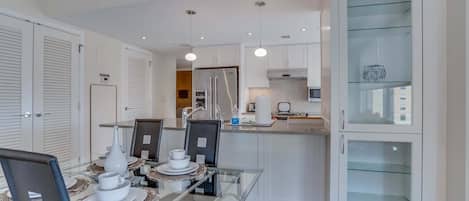 Appartement, 2 chambres | Restauration
