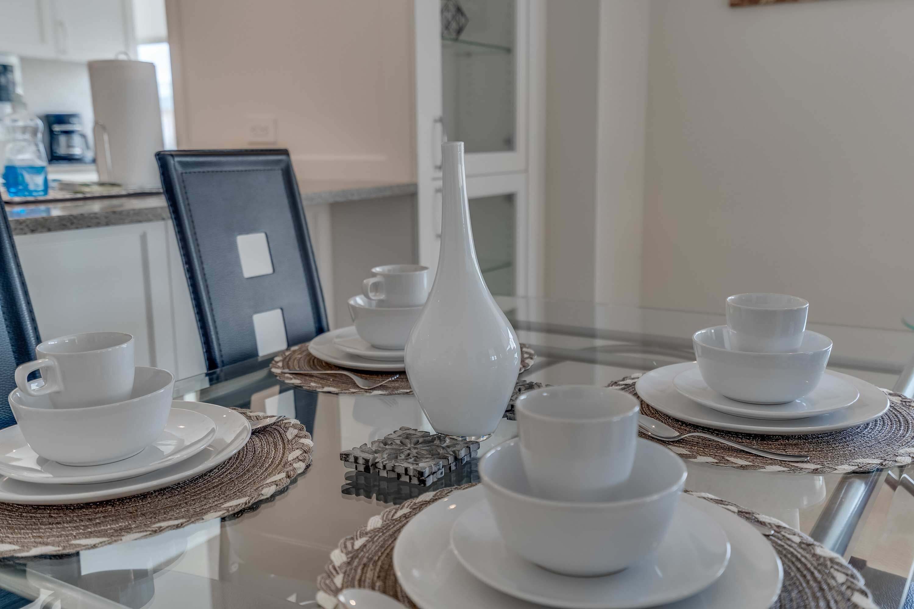 Apartment, 2 Bedrooms | Dining