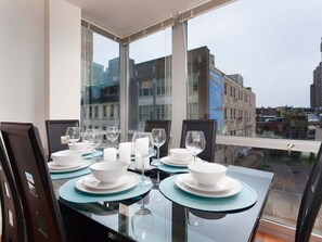 Apartment, 2 Bedrooms | Dining