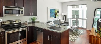 Fully Furnished 2 Bedroom Apartment Near Rittenhouse Apts by RedAwning