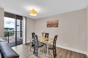 Apartment, 2 Schlafzimmer | Speisen