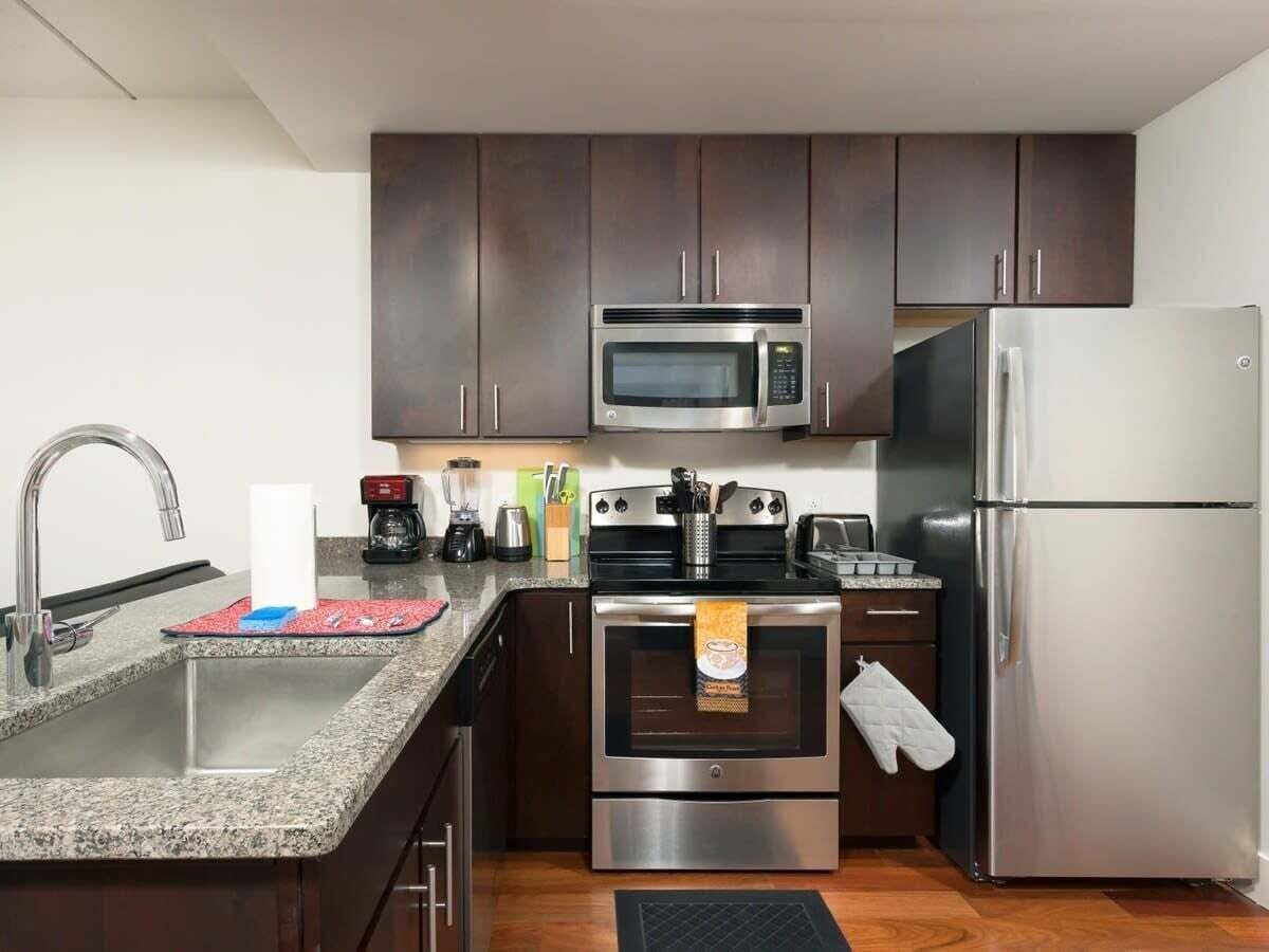 Apartment, 2 Bedrooms | Private kitchen | Oven, coffee/tea maker, toaster