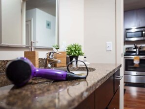 Apartamento, 2 habitaciones | Cocina privada | Horno, cafetera o tetera y tostadora