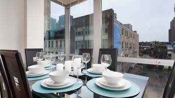 Apartment, 2 Bedrooms | Dining