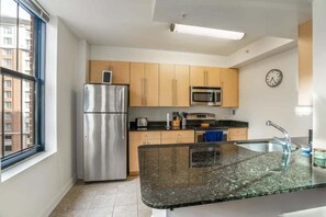 Apartment, 2 Bedrooms | Private kitchen | Fridge, oven, coffee/tea maker, toaster - Waterfront Baltimore 2br Furnished Apartment 2 Bedroom Apts by RedAwning (Baltimore)