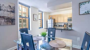 Apartemen, 2 kamar tidur | Tempat makan