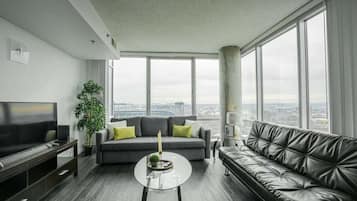 Appartement, 2 slaapkamers | Woonruimte | Een flatscreentelevisie en Netflix