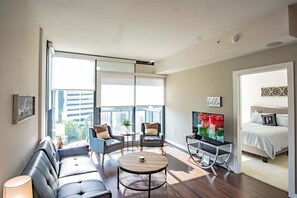 Departamento, 2 habitaciones | Área de sala de estar | Televisión 