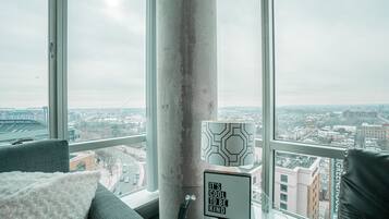 Apartment, 2 Bedrooms | Living room | Smart TV, streaming services