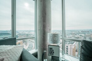 Apartment, 2 Bedrooms | Living room | Smart TV, streaming services - 2br Furnished Apartment In Baltimore Downtown 2 Bedroom Apts by RedAwning (Baltimore)