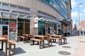 Apartamento, 2 habitaciones | Restaurante al aire libre