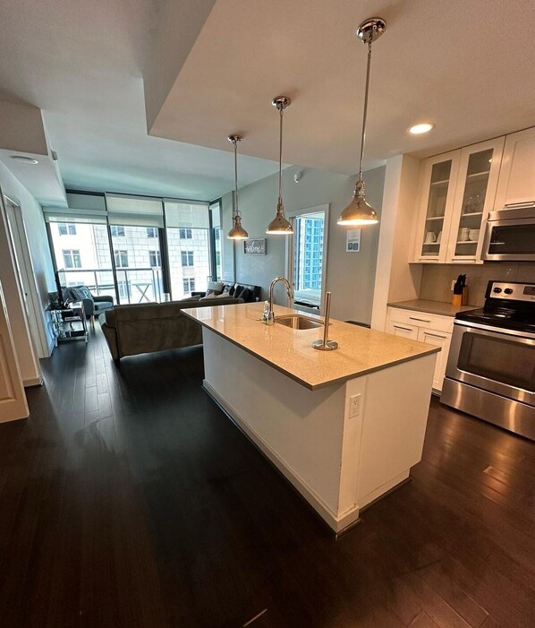 Apartment, 2 Bedrooms | Private kitchen | Fridge, oven, coffee/tea maker, toaster