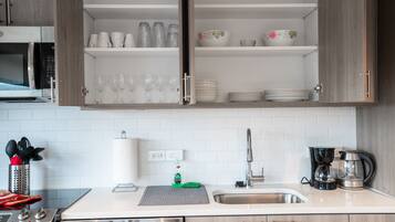 Apartemen, 2 kamar tidur | Dapur pribadi | Lemari es, oven, mesin pembuat kopi/teh, dan pemanggang roti