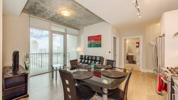 Apartemen, 2 kamar tidur | Dapur pribadi | Lemari es, oven, mesin pembuat kopi/teh, dan pemanggang roti