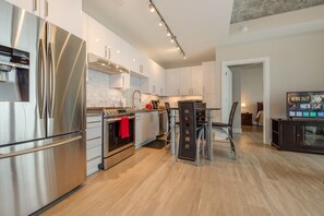 Apartment, 2 Bedrooms | Private kitchen | Fridge, oven, coffee/tea maker, toaster