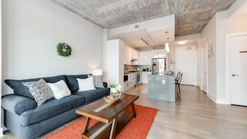 Apartment, 1 Bedroom | Living room | Smart TV, streaming services